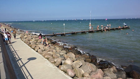 badesteg mit schwimmern