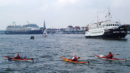 travemuende paddler auf trave