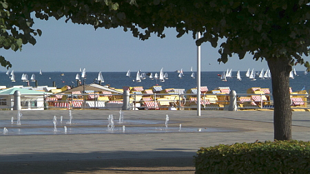 travemuende promenade wasserspiel segelboote